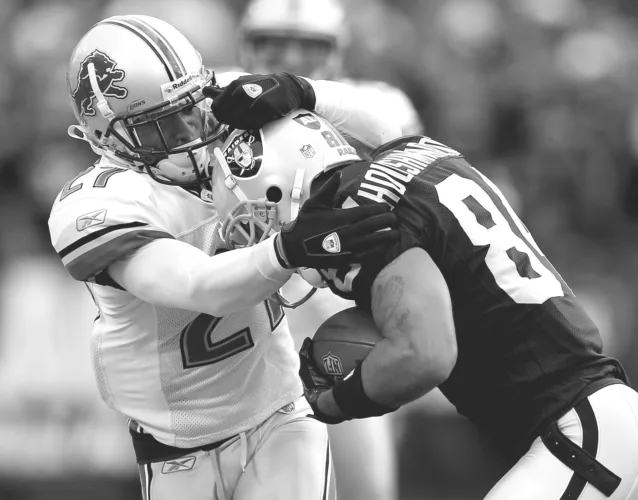 Ex-Lion Smith, troubled at times, dies at age 40